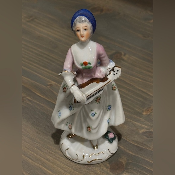 Vintage~Porcelain Woman~Lady Figurine~Playing Mandolin~Made In Occupied Japan~BR - Picture 1 of 7